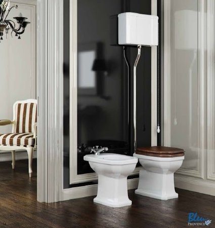 Romana Nostalgie Toilette mit hochhängendem Spülkasten und Bidet\\n\\n18.06.2015 11:00